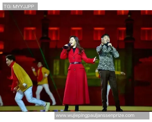 春晚舞台上的足球巨星们与欢乐共庆新春佳节 春晚舞台上的足球巨星们与欢乐共庆新春佳节