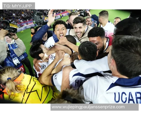 足球明星两边铲技艺展示引发热议球迷热情高涨赛场精彩瞬间回顾 足球明星两边铲技艺展示引发热议球迷热情高涨赛场精彩瞬间回顾