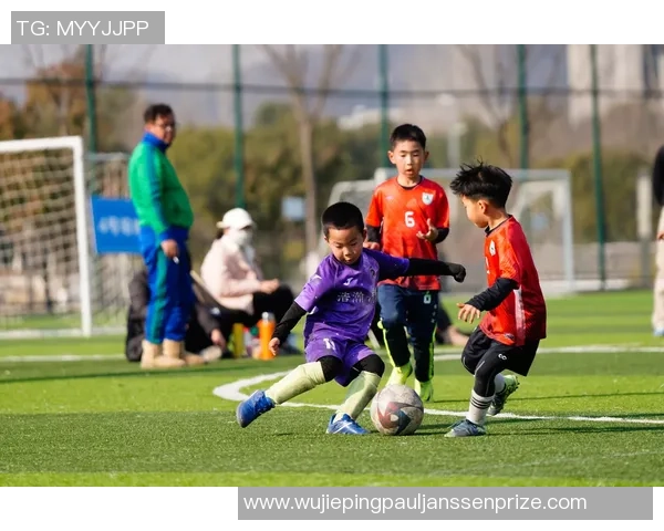 足球明星帅气壁纸男生精选高清壁纸展示运动魅力与青春活力 足球明星帅气壁纸男生精选高清壁纸展示运动魅力与青春活力