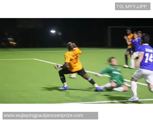 足球明星精彩瞬间高清射门照片展现足球魅力与运动激情 足球明星精彩瞬间高清射门照片展现足球魅力与运动激情